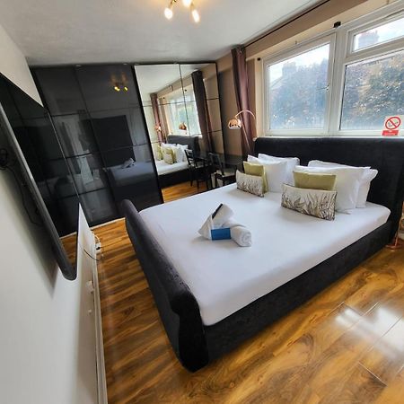 ロンドンR3 Superking Sized Bed & 75" Tv On The Wall In Claphamアパートメント エクステリア 写真