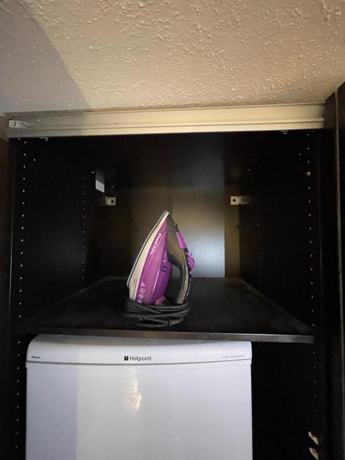 ロンドンR3 Superking Sized Bed & 75" Tv On The Wall In Claphamアパートメント エクステリア 写真