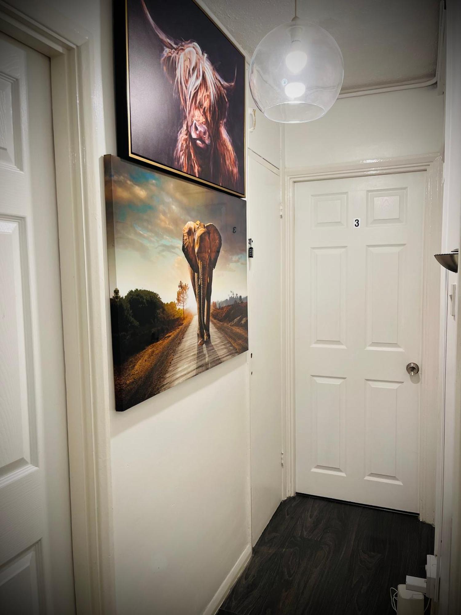 ロンドンR3 Superking Sized Bed & 75" Tv On The Wall In Claphamアパートメント エクステリア 写真